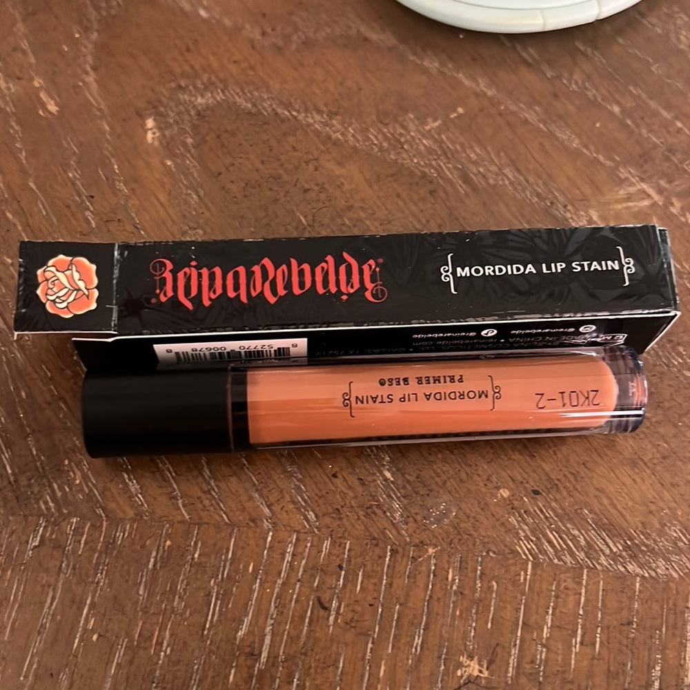 Lip stain